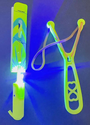Flying Toys 10Pcs LED Arrow Helicopters + 10Pcs Launchers Glow in Dark